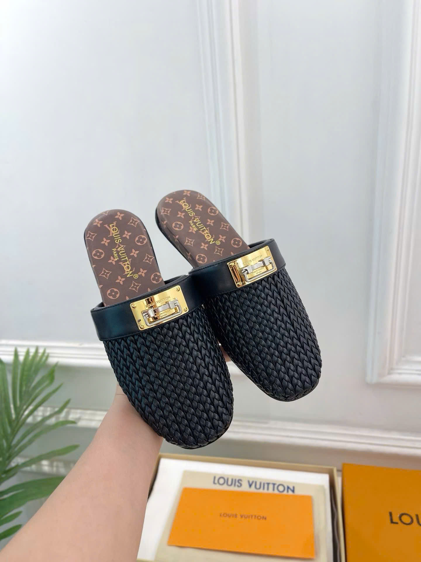 Louis Vuitton Haven Flat Closed Mule - Image 5