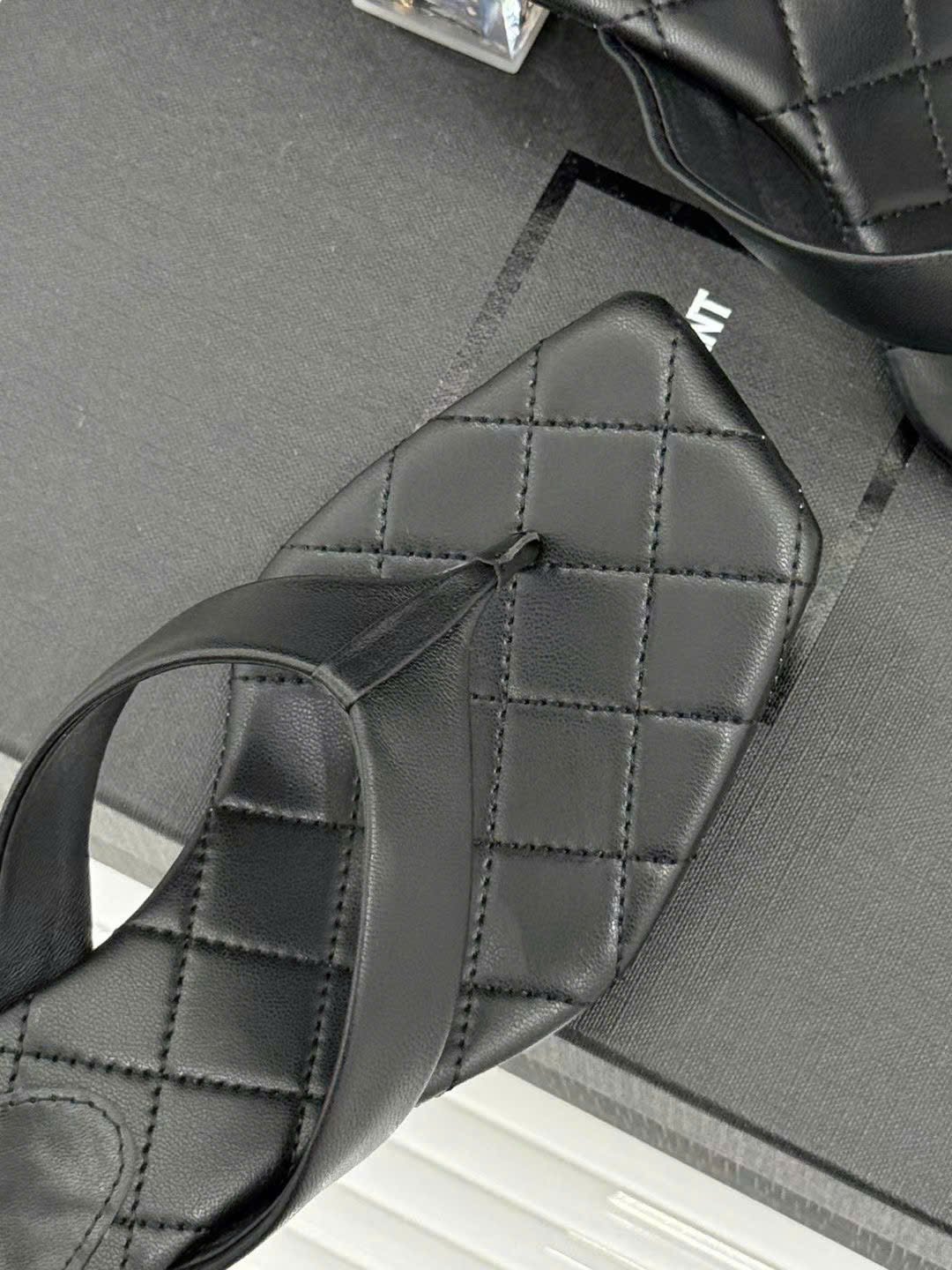 Saint Laurent Sip 45 Thong Sandals in Quilted Leather - Image 5