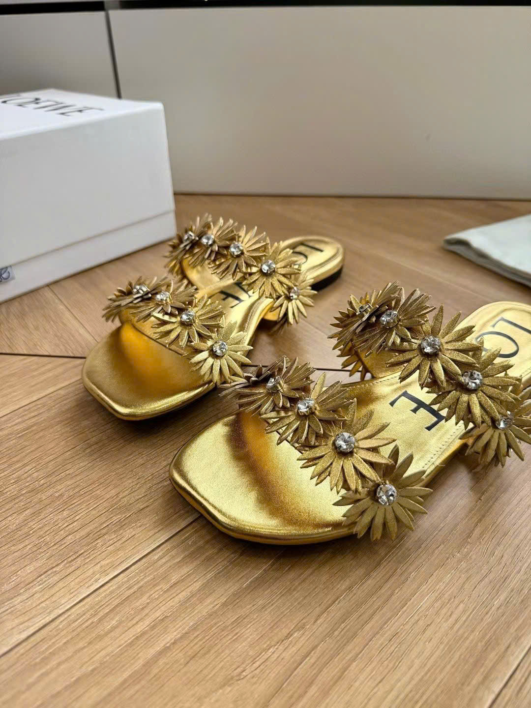 Loewe Paula's Ibiza Petal Anagram Slide - Image 6