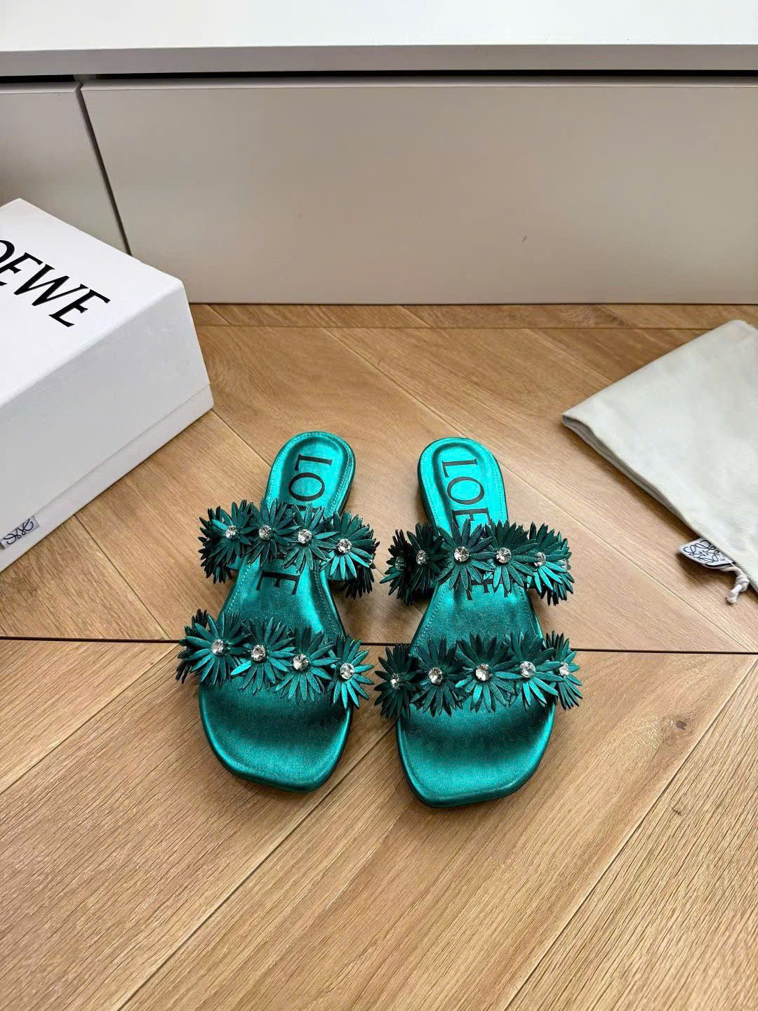 Loewe Paula's Ibiza Petal Anagram Slide