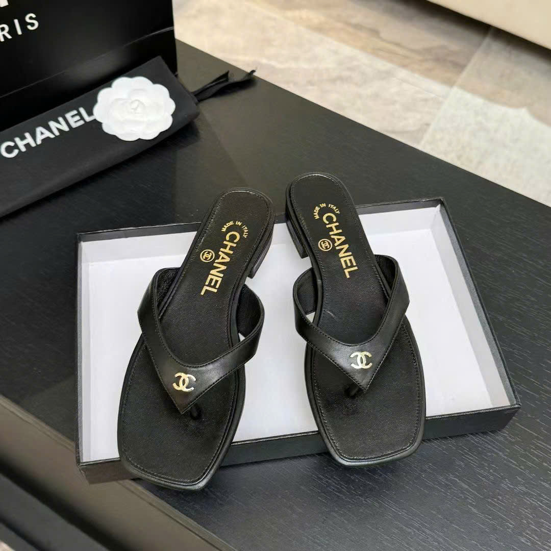 Chanel Coco Thong Flat Sandal - Image 2