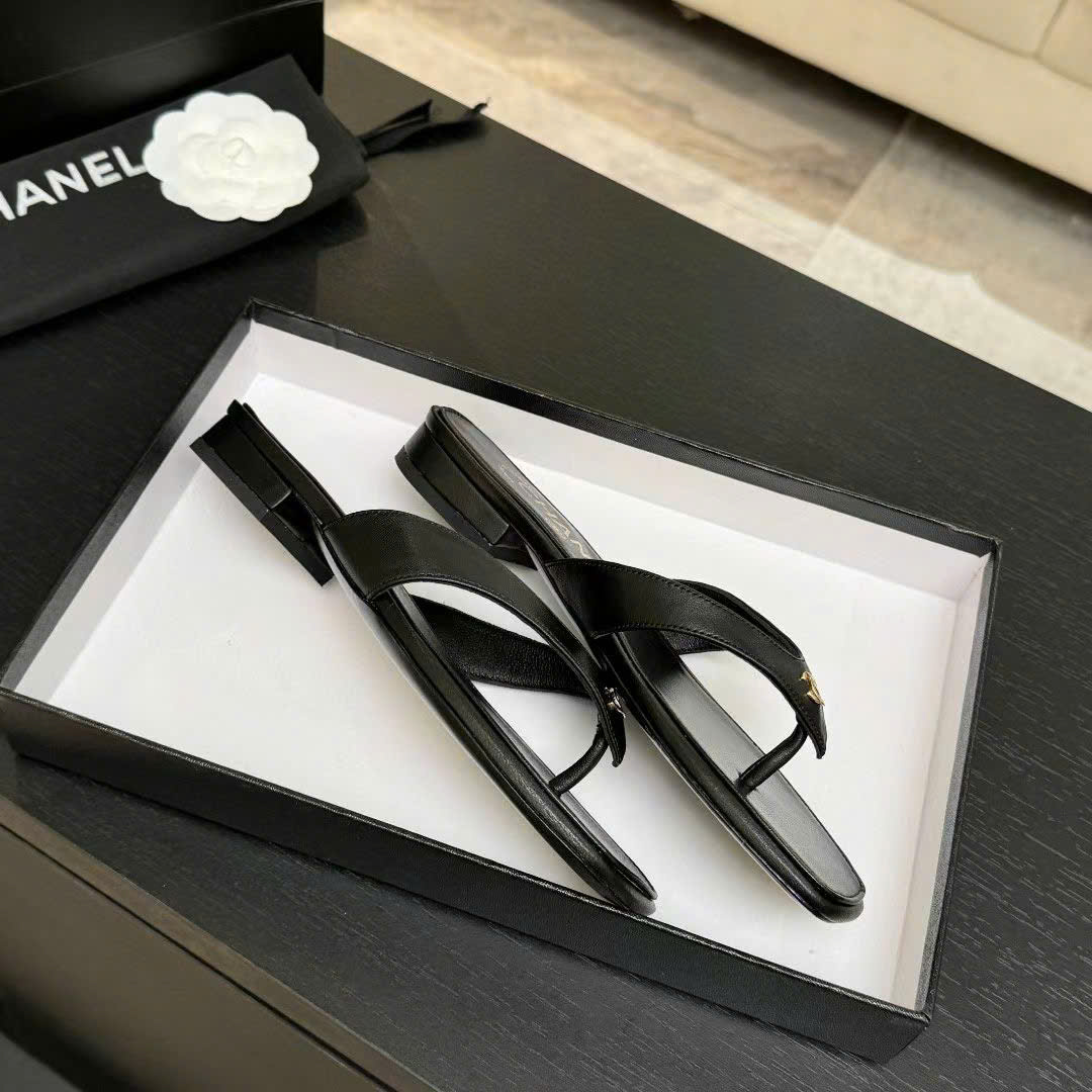 Chanel Coco Thong Flat Sandal - Image 3