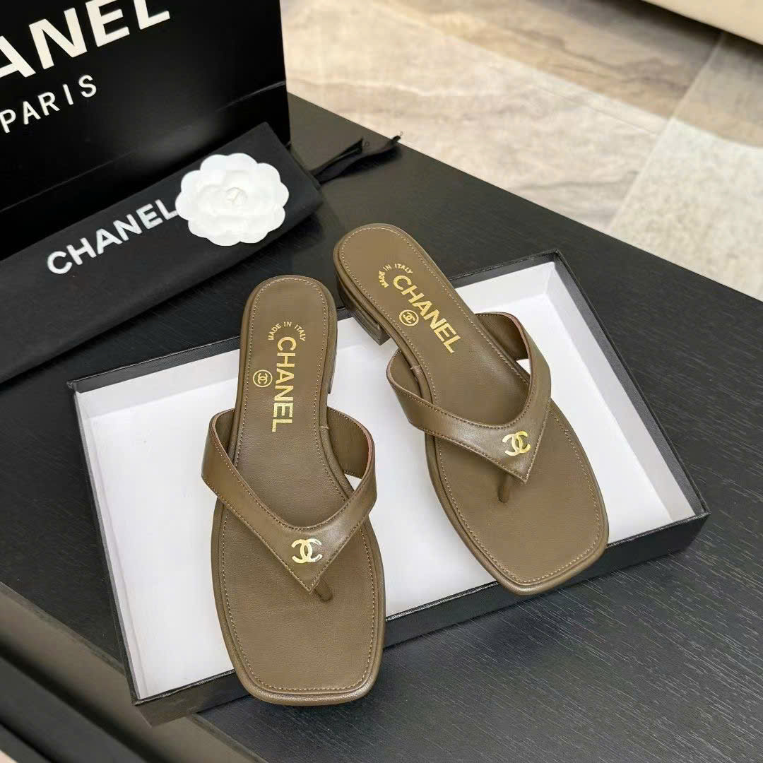 Chanel Coco Thong Flat Sandal - Image 2
