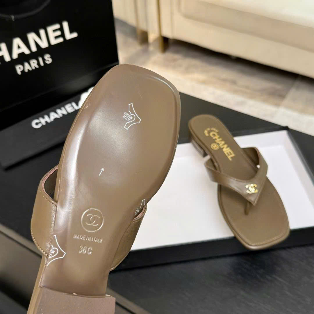 Chanel Coco Thong Flat Sandal - Image 4