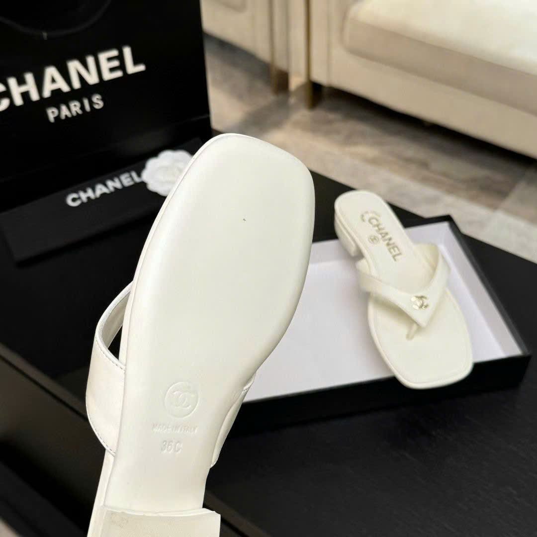 Chanel Coco Thong Flat Sandal - Image 2