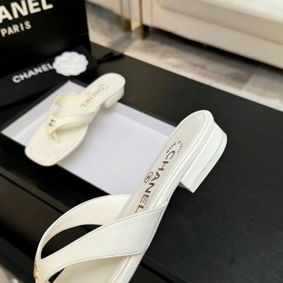 Chanel Coco Thong Flat Sandal - Image 3