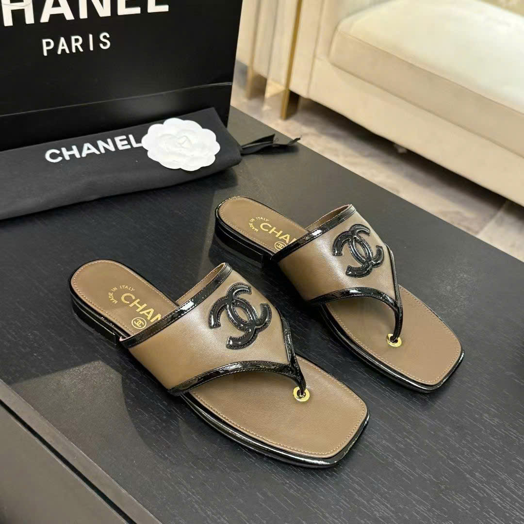 Chanel Coco Thong Flat Sandal - Image 2
