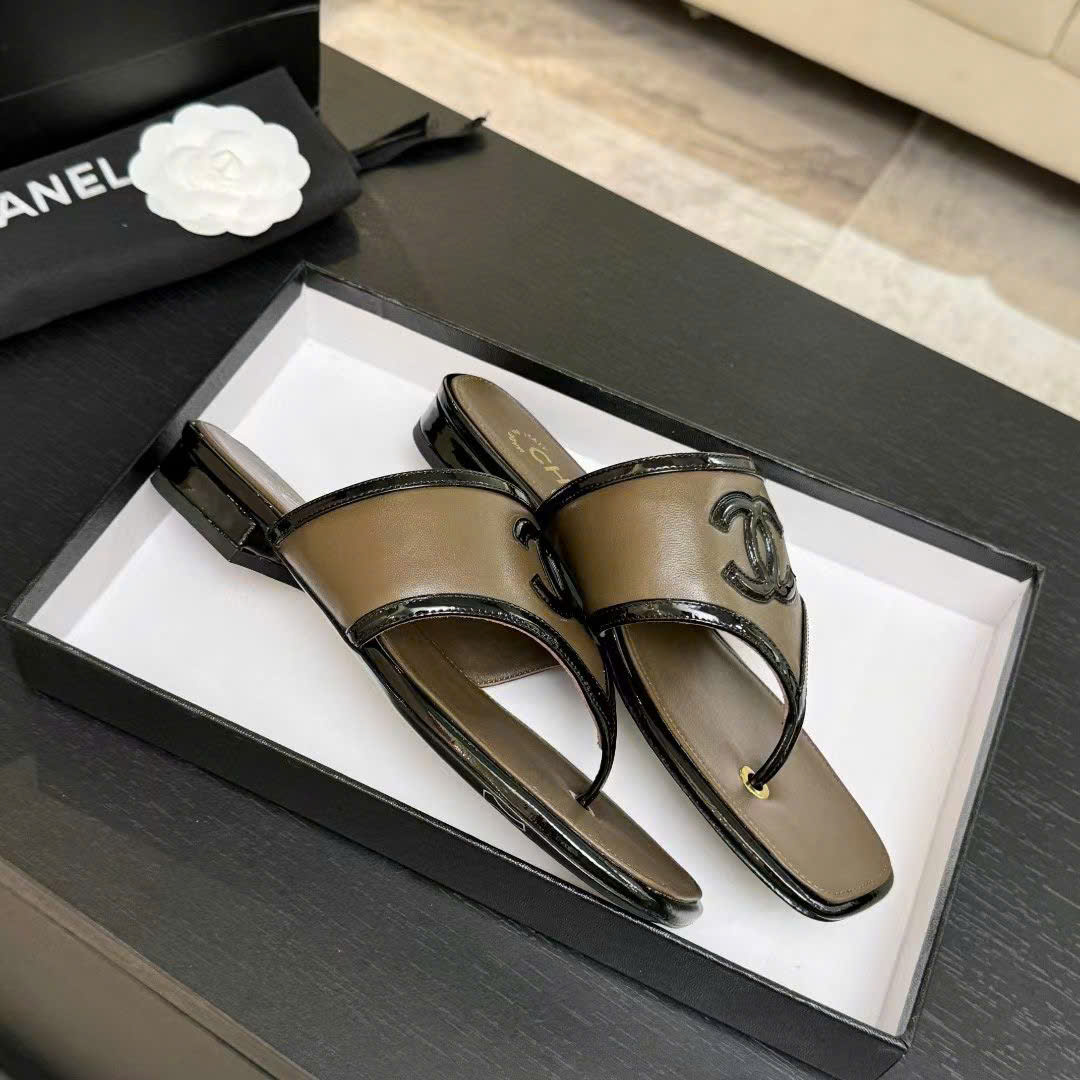 Chanel Coco Thong Flat Sandal - Image 3