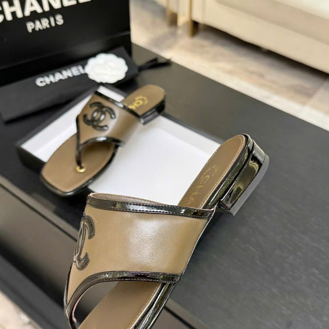Chanel Coco Thong Flat Sandal - Image 4