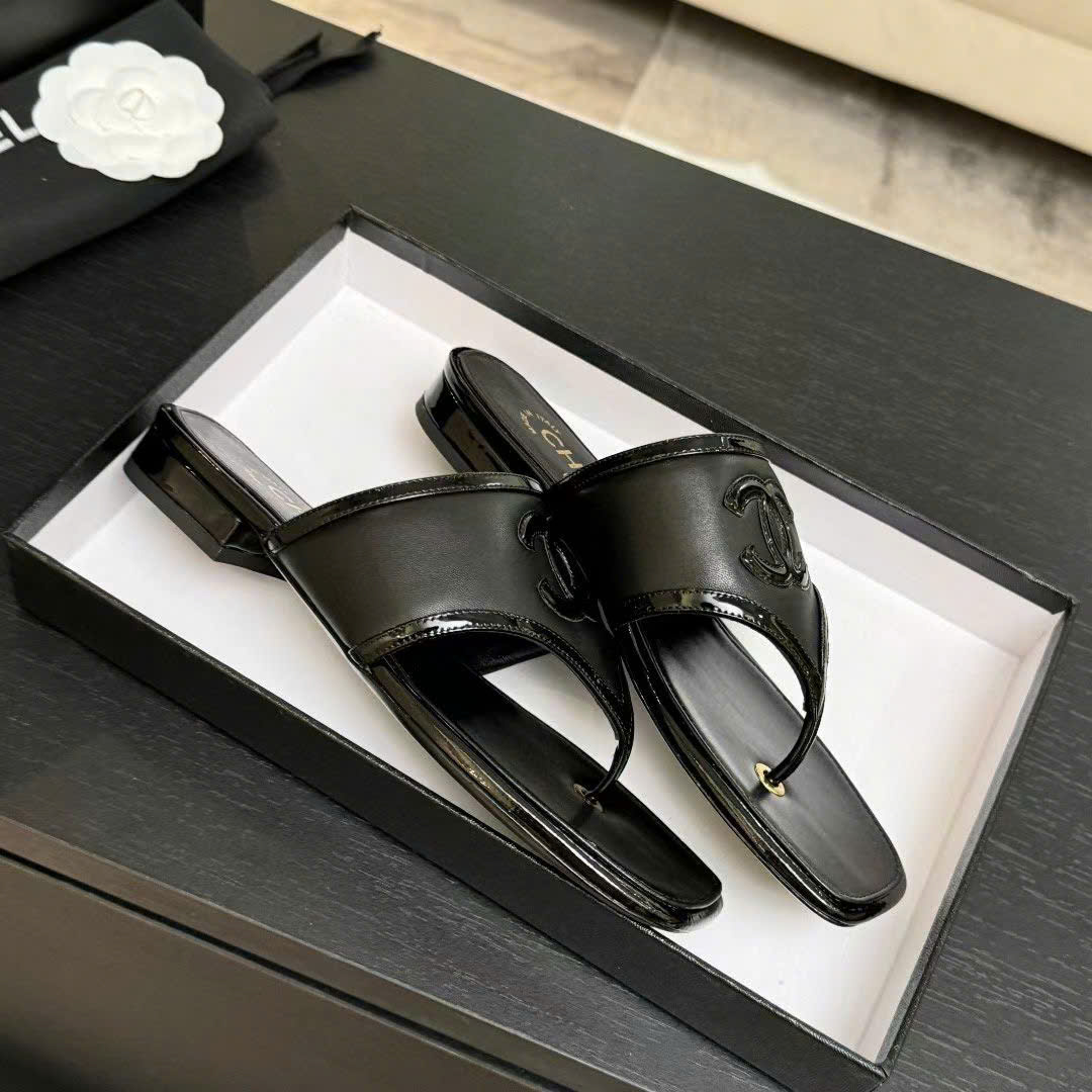 Chanel Coco Thong Flat Sandal - Image 2
