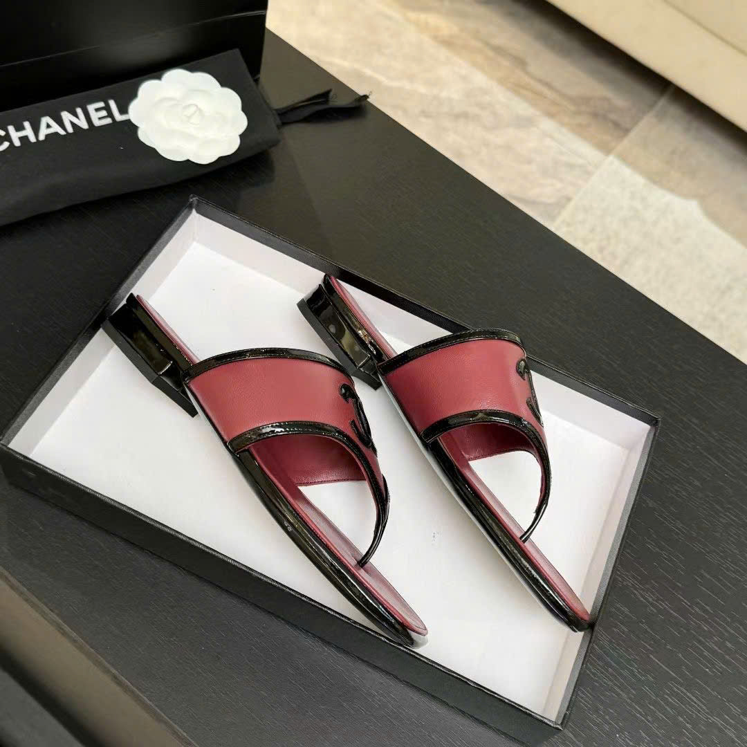 Chanel Coco Thong Flat Sandal - Image 2