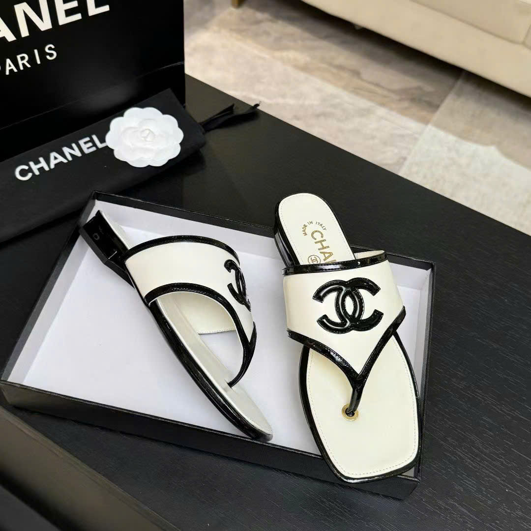 Chanel Coco Thong Flat Sandal - Image 2