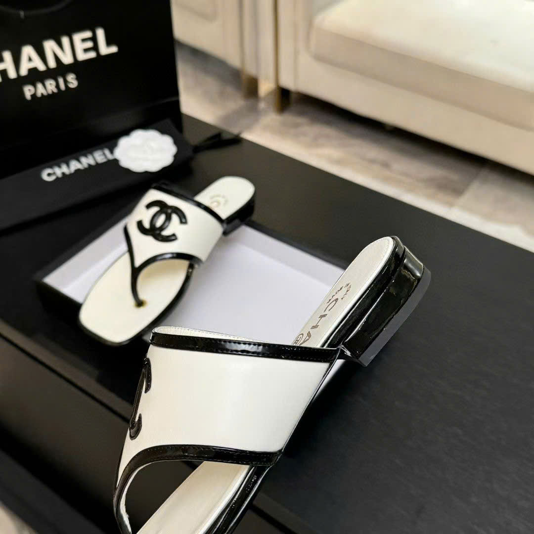 Chanel Coco Thong Flat Sandal - Image 3