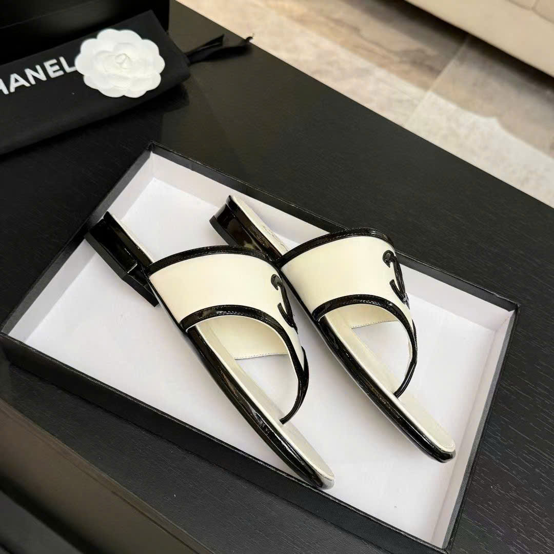 Chanel Coco Thong Flat Sandal - Image 6